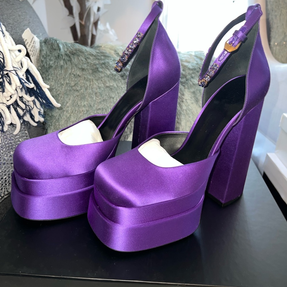 NIB Versace Satin Heels True Purple Size 10/41-Sold Out Highly Sought After!!🔥